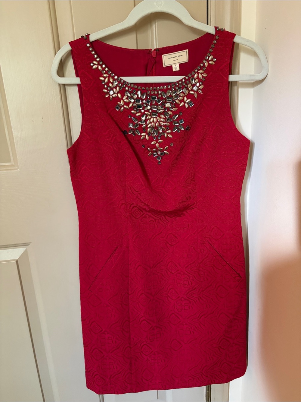 Moulinette Soeurs Red Sleeveless Jewel-Neck Sheath Dress